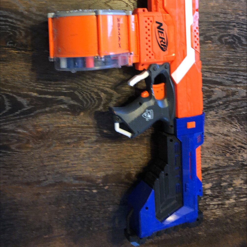 Nerf  n strike stryfe